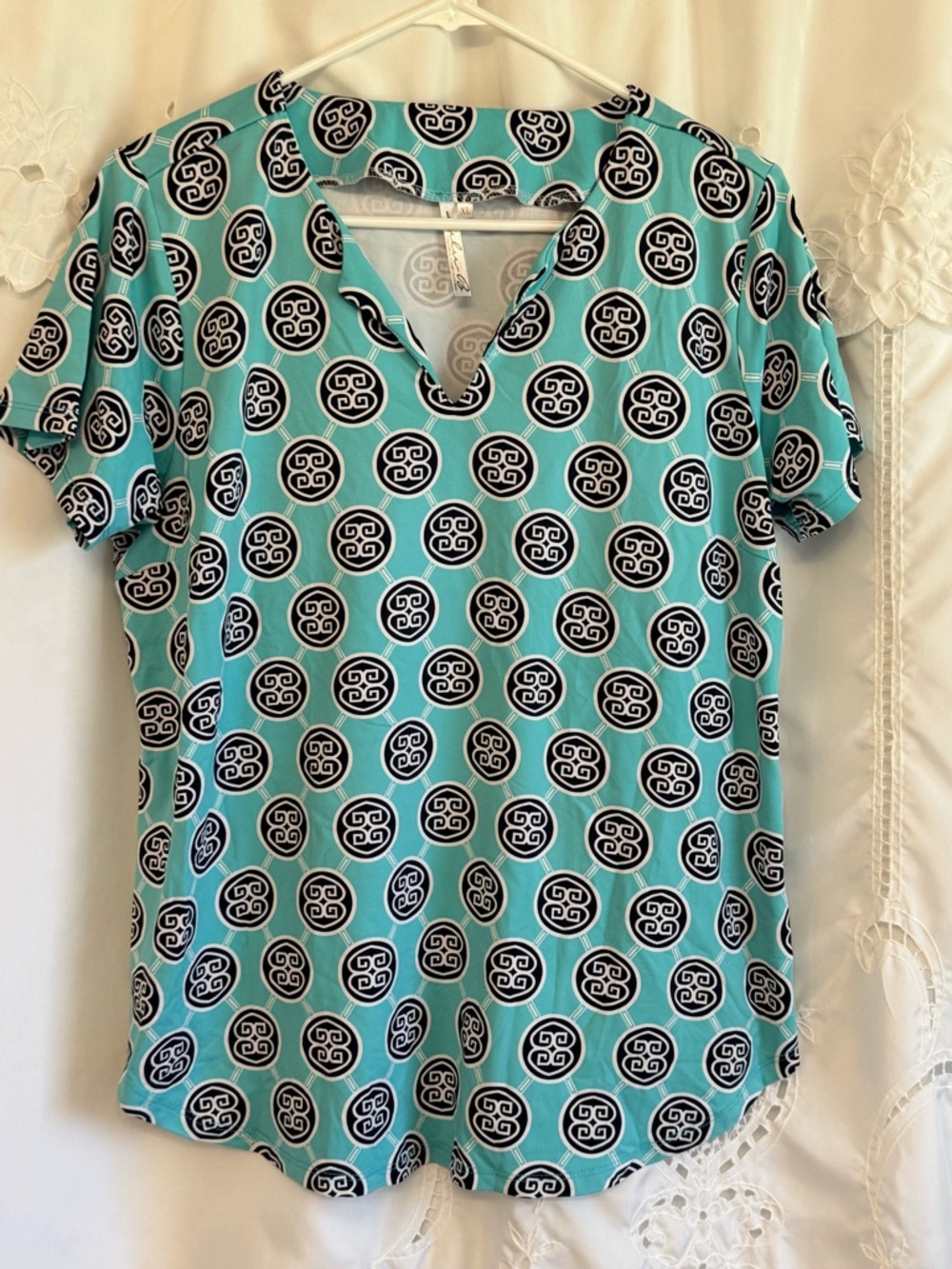 Lulu -b short sleeve split neck non wrinkle top